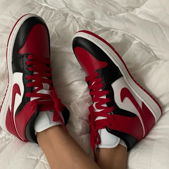 Nike - Picture 3 of 3